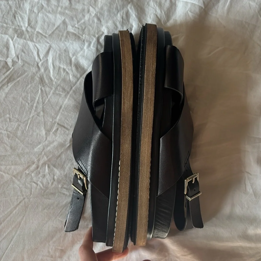 Like new - Alohas Leather Marshmallow Sandals - Picture 6 of 10